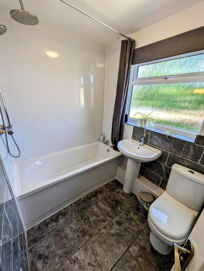 Spacious 3 Bed House, Sleeps 6, Free Parking - 14 Millers Close Leominster Buitenkant foto