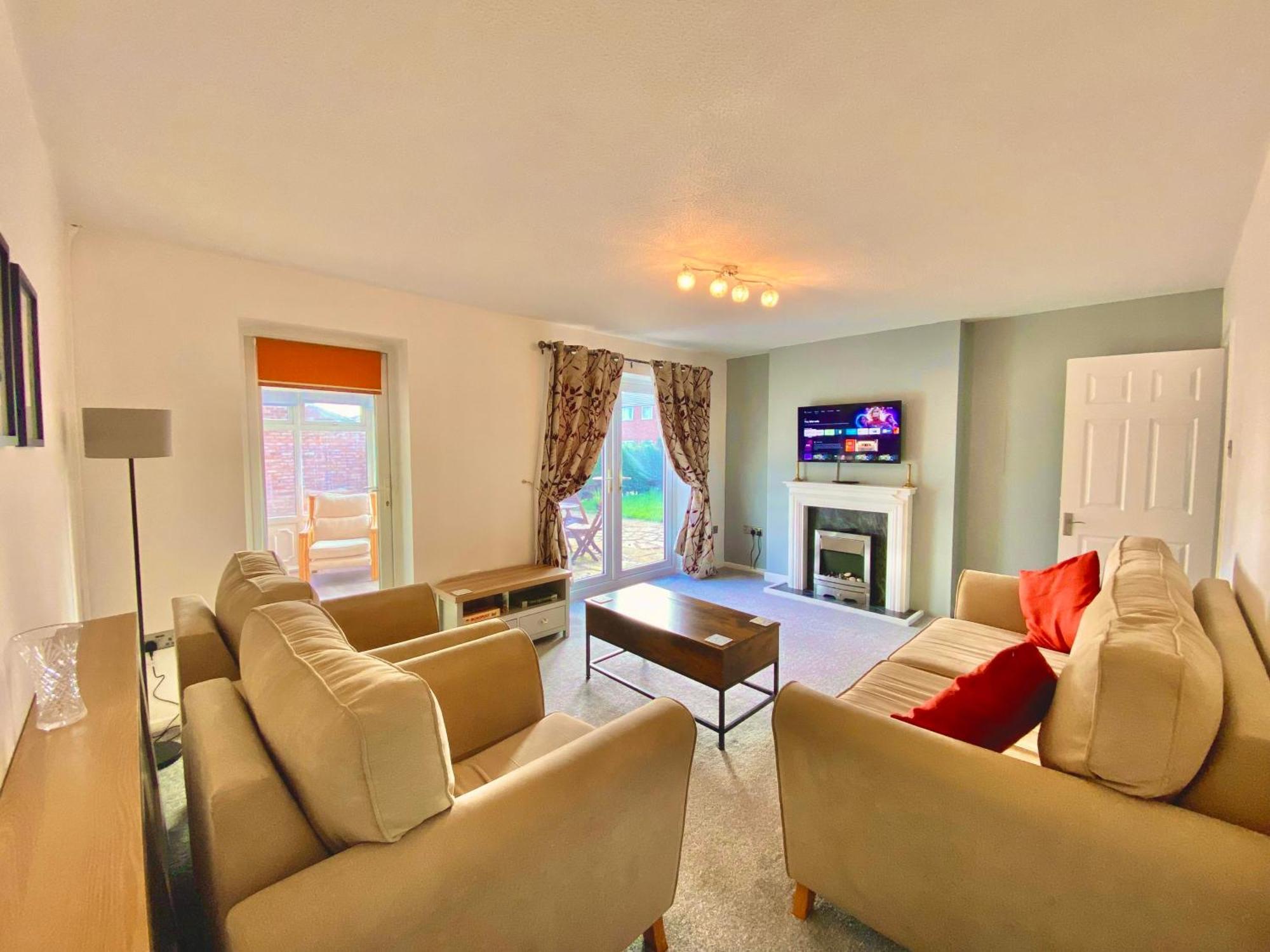 Spacious 3 Bed House, Sleeps 6, Free Parking - 14 Millers Close Leominster Buitenkant foto