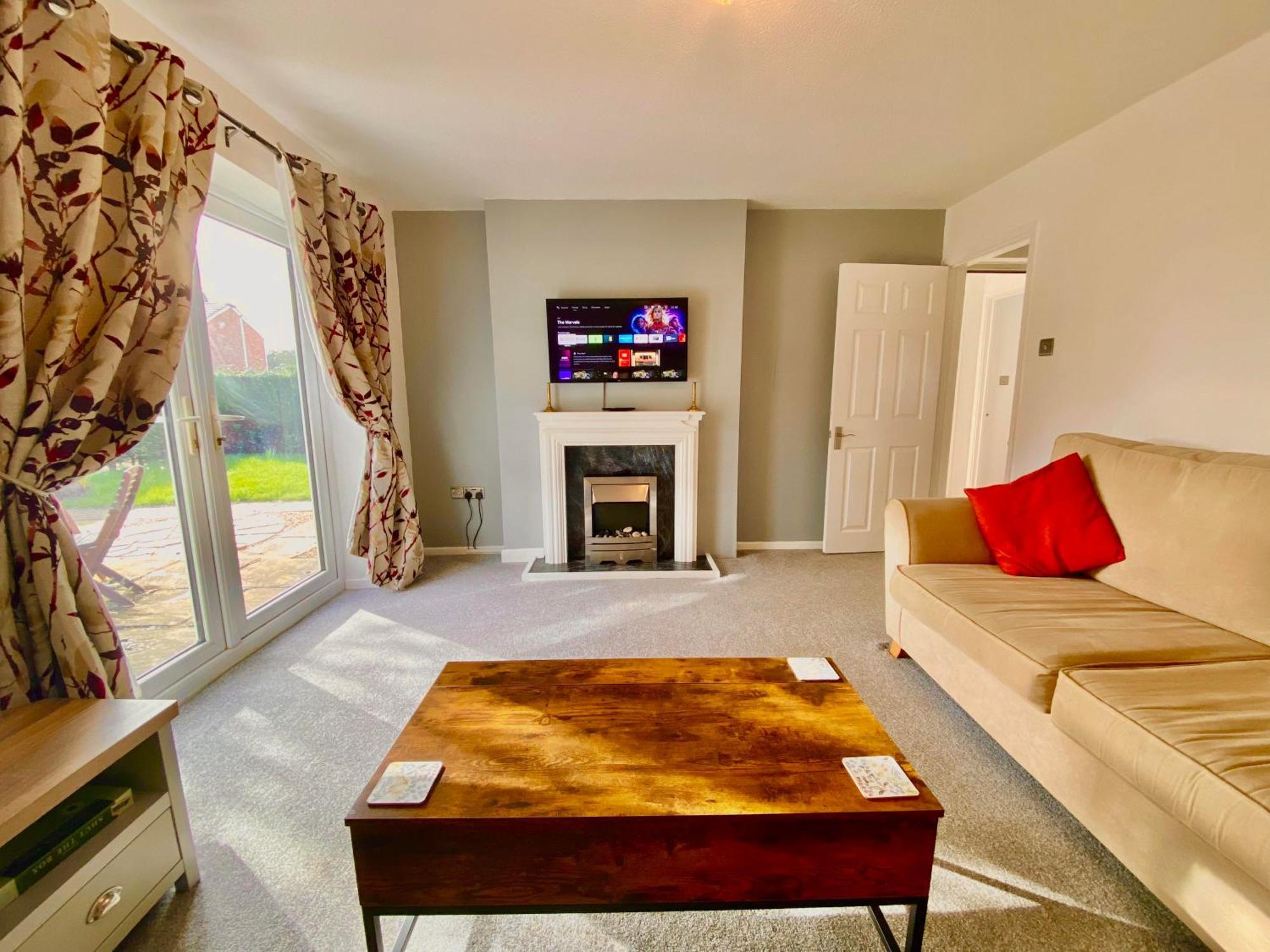 Spacious 3 Bed House, Sleeps 6, Free Parking - 14 Millers Close Leominster Buitenkant foto