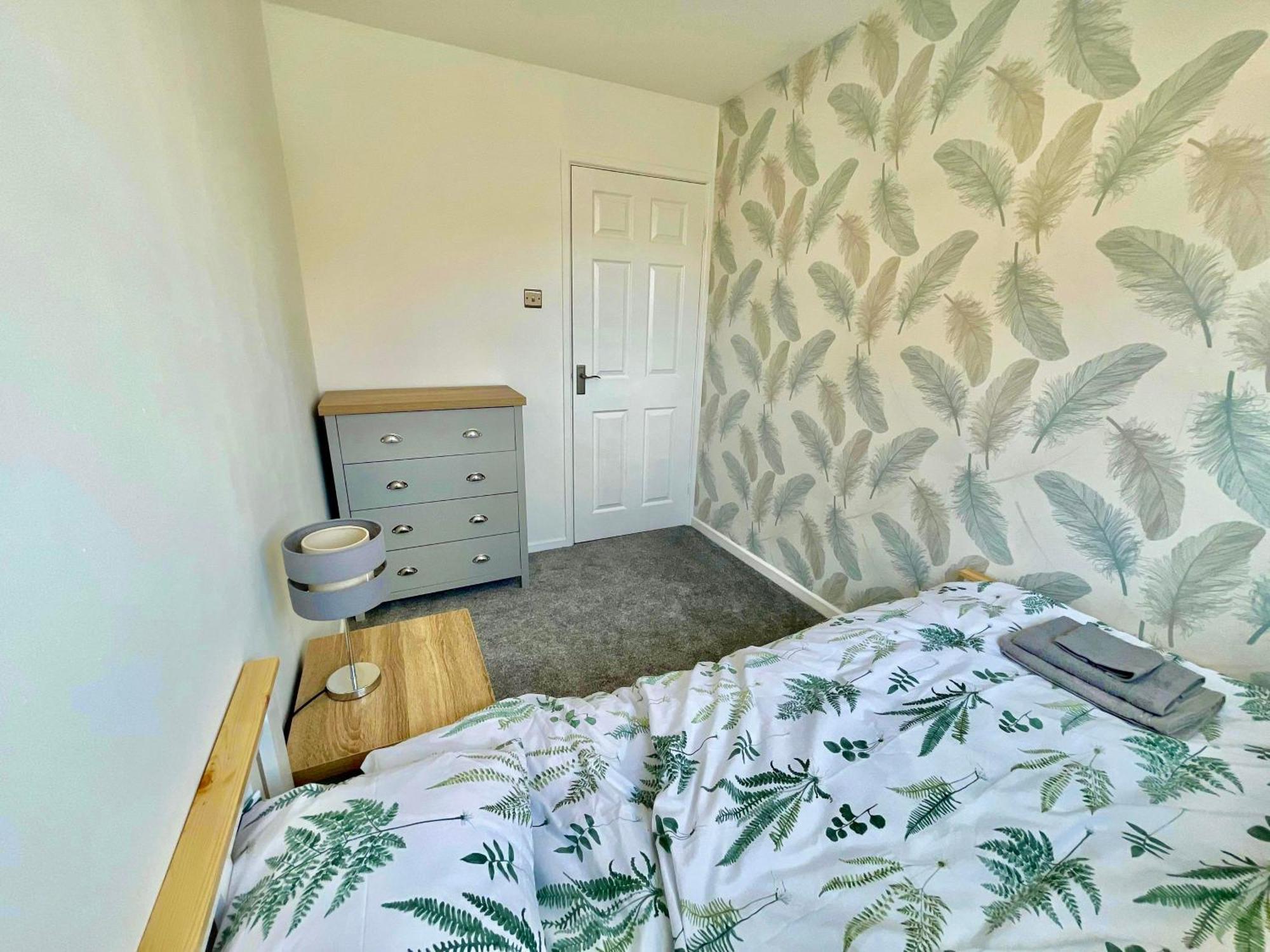 Spacious 3 Bed House, Sleeps 6, Free Parking - 14 Millers Close Leominster Buitenkant foto