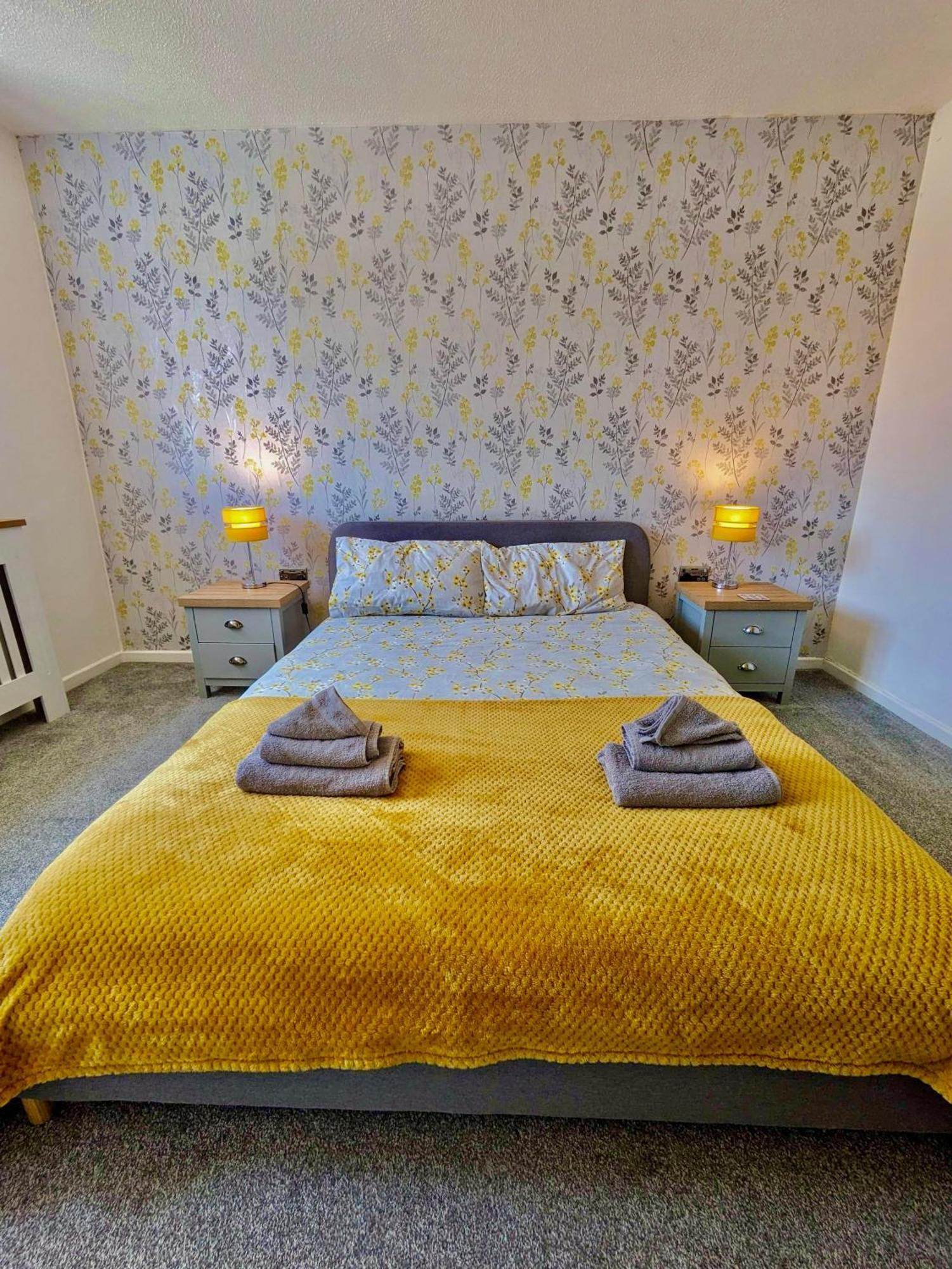 Spacious 3 Bed House, Sleeps 6, Free Parking - 14 Millers Close Leominster Buitenkant foto