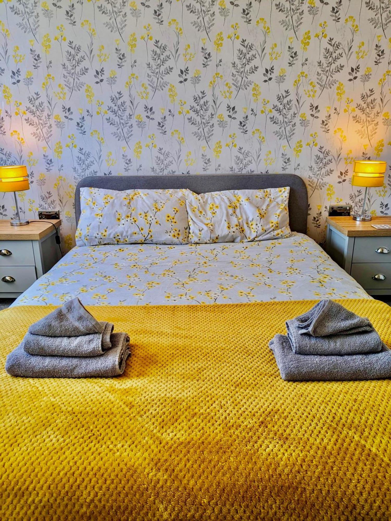 Spacious 3 Bed House, Sleeps 6, Free Parking - 14 Millers Close Leominster Buitenkant foto