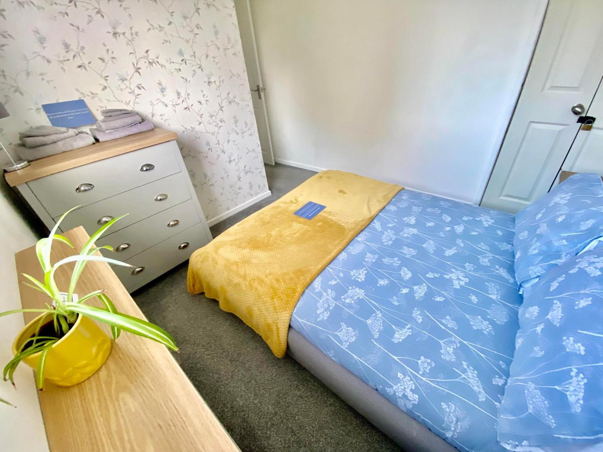 Spacious 3 Bed House, Sleeps 6, Free Parking - 14 Millers Close Leominster Buitenkant foto